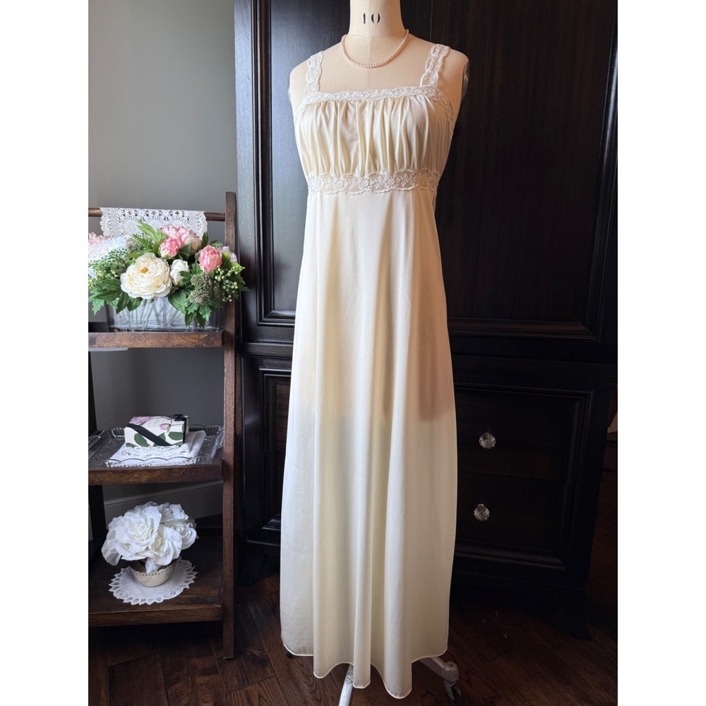 Vintage Italian Lace Trim Maxi Nightgown Cream Empire Waist Made in Italy Small